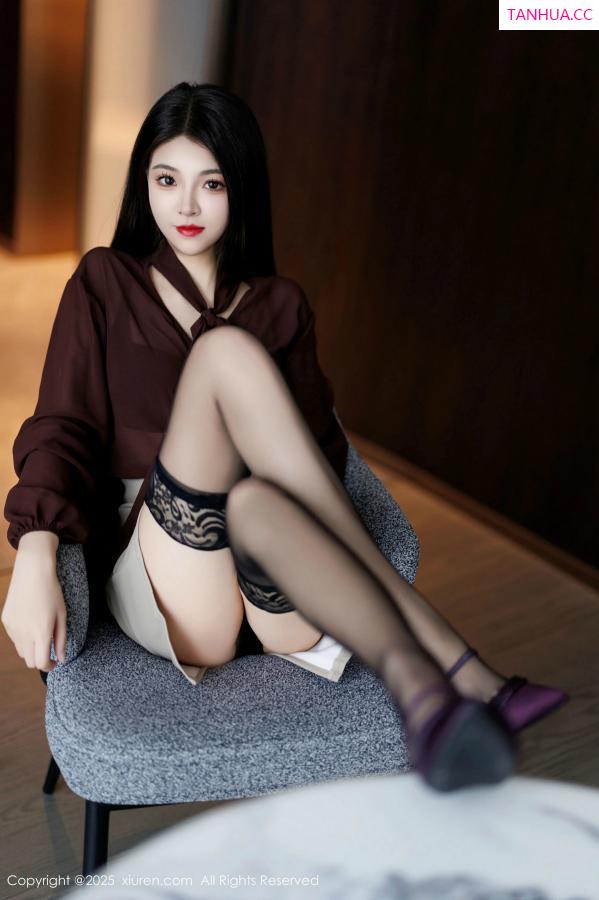   [XiuRen]高清写真图 2025.02.11 No.9868 初梦瑶 黑丝美腿第22张图片